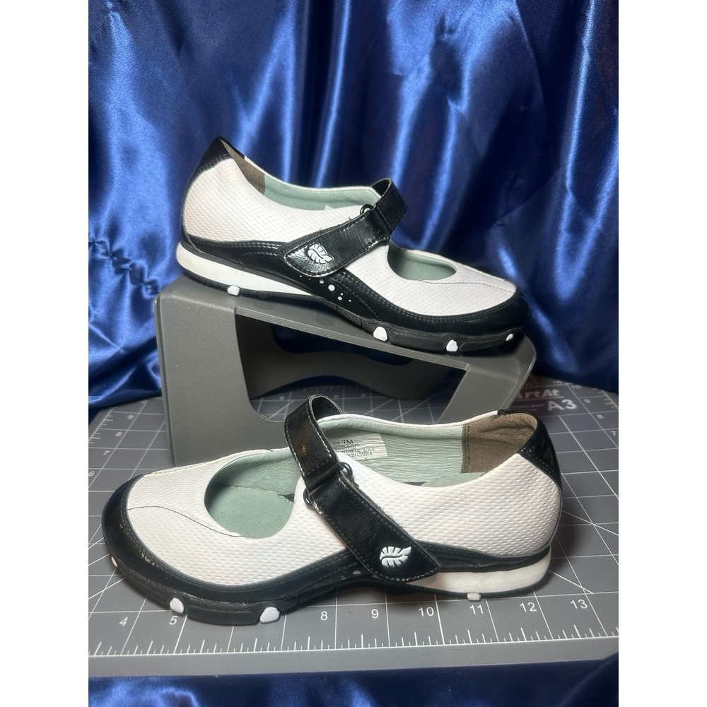 Golfstream Women's Golf Shoes Size 7M White/Black With Adjustable Strap E2112